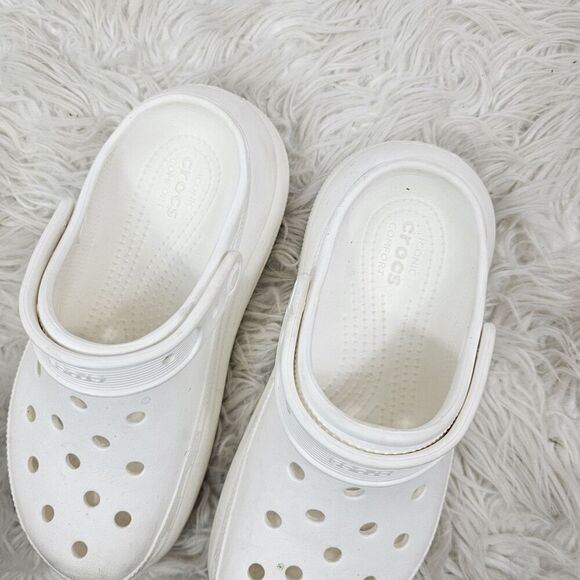 Crocs Classic Bae White Chunky Platform Clogs - Women’s Size 6 Slip On - Picture 4 of 5